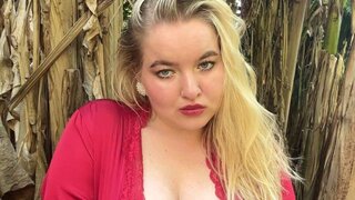 Catch EllaPowers’s Private Cam Show