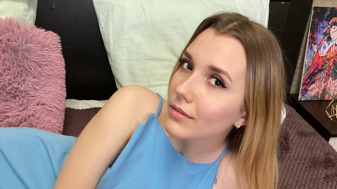 Catch ElsieCarey’s Private Cam Show