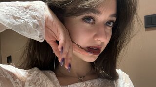 Catch EmelyBeynar’s Private Cam Show