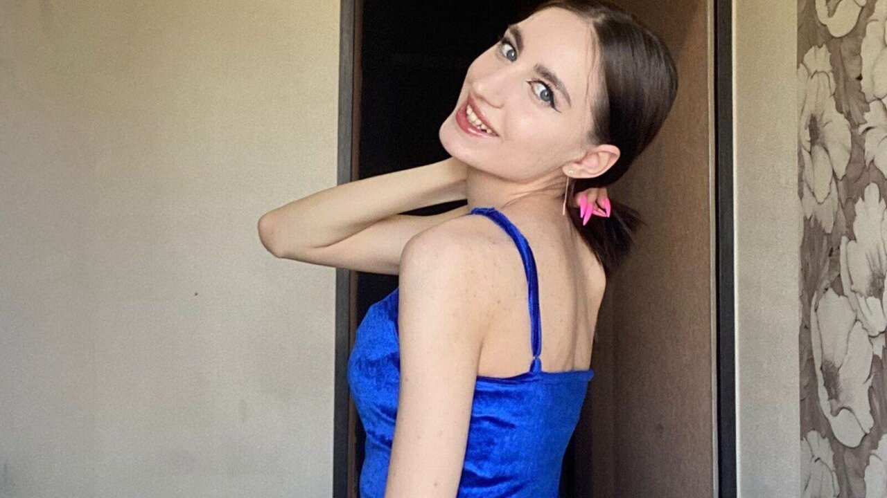 Catch EmiliaCarter’s Private Cam Show