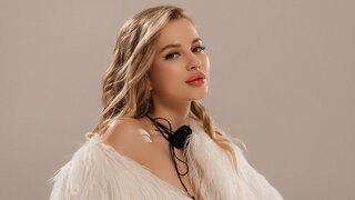 Catch EmilyBilington’s Private Cam Show