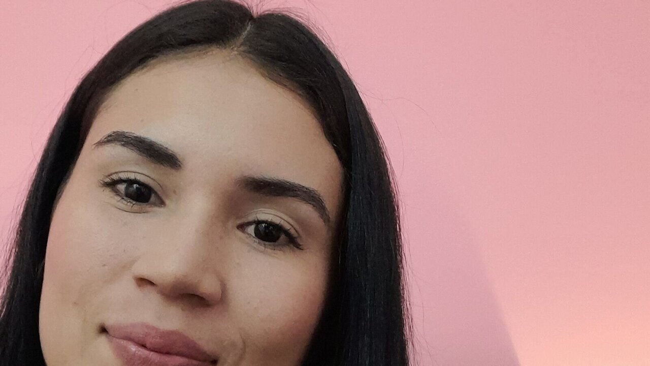 Catch EmilyElite’s Private Cam Show