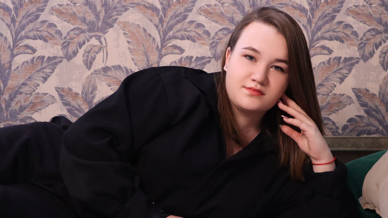 Catch EmilyPincher’s Private Cam Show