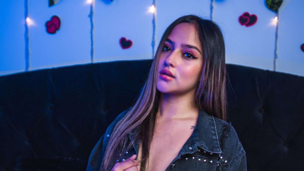 Catch ErinCortes’s Private Cam Show