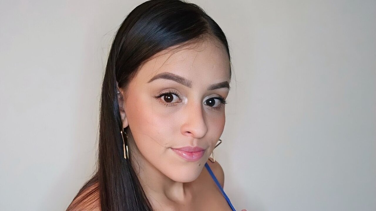 Catch ErinaNakiri’s Private Cam Show