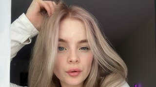 Catch EvaEdlin’s Private Cam Show