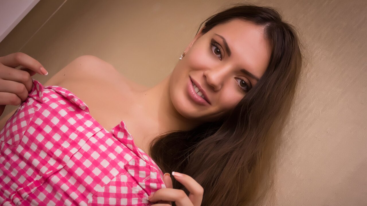 Catch EvaLewis’s Private Cam Show
