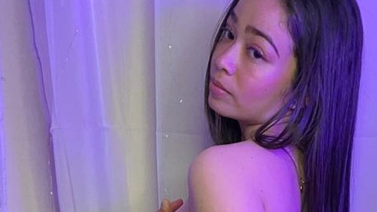 Catch EvaRubia’s Private Cam Show