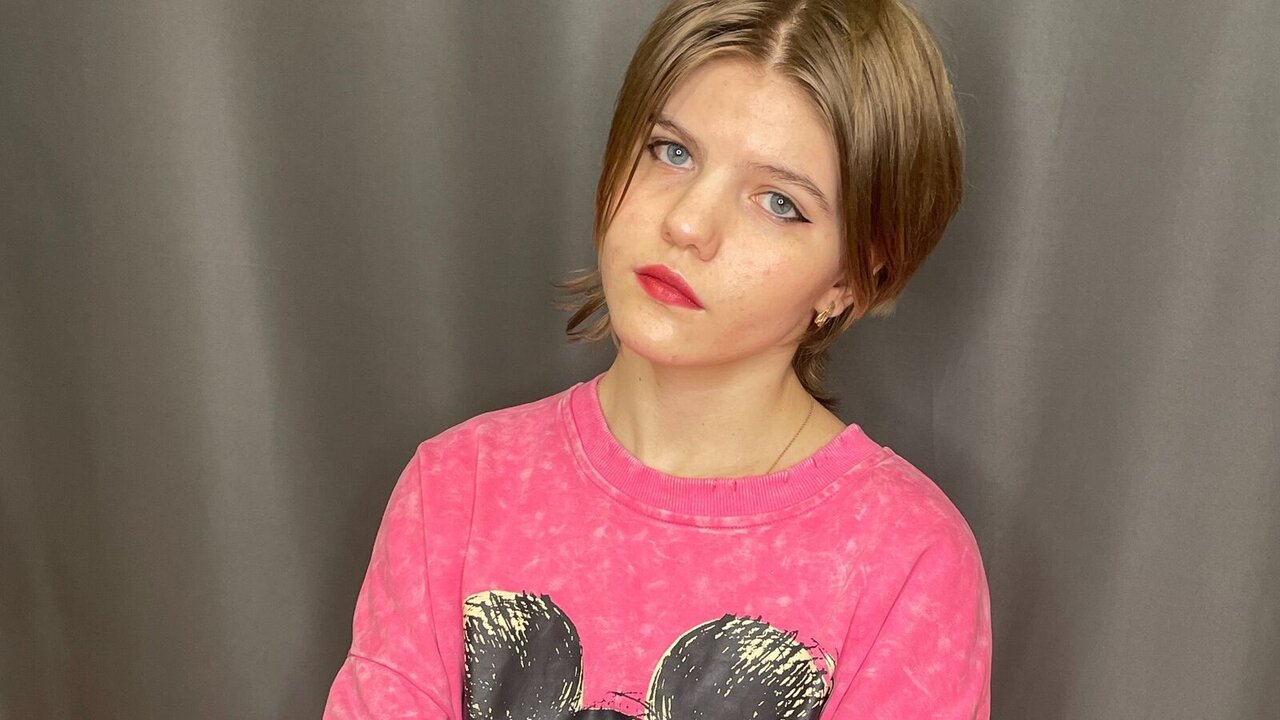 Catch FalineGummer’s Private Cam Show