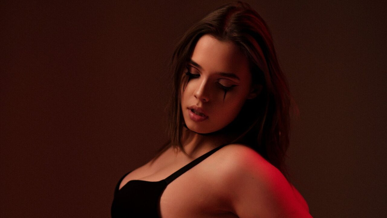 Catch FancyDeman’s Private Cam Show