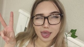 Catch FloraSelt’s Private Cam Show