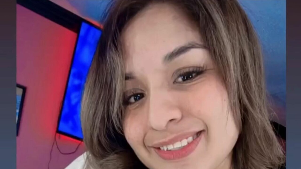 Catch GabrielaTellez’s Private Cam Show