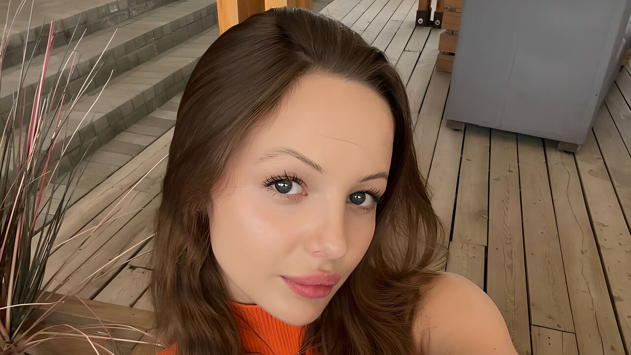 Catch GabriellaLamar’s Private Cam Show