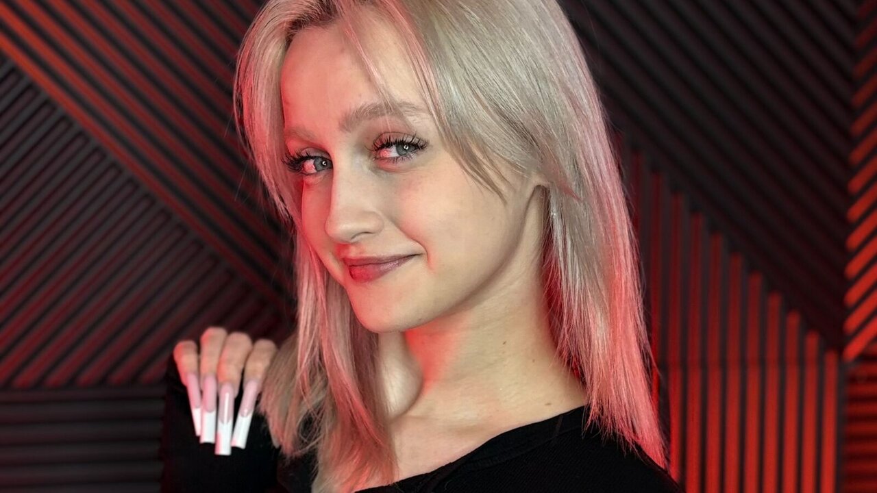 Catch GemmaBagge’s Private Cam Show
