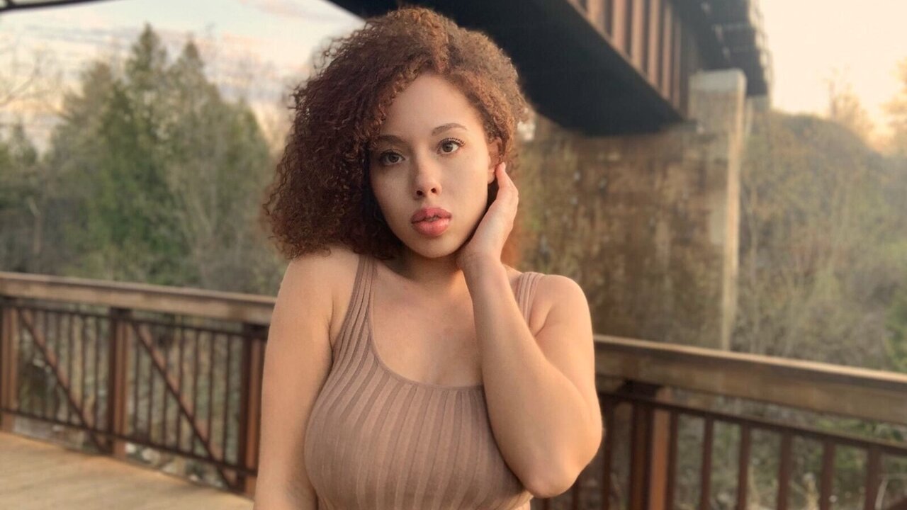 Catch GingerBrooks’s Private Cam Show