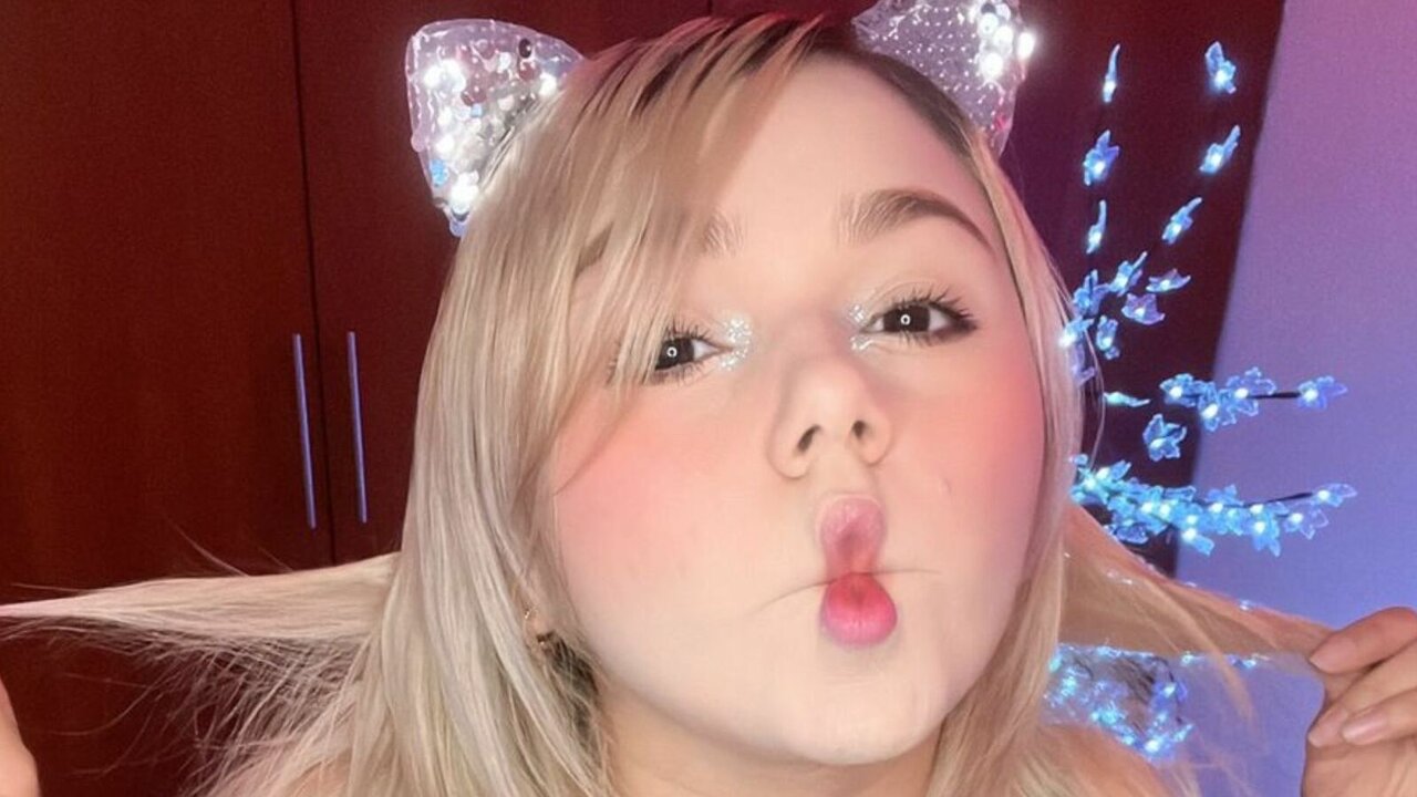 Catch GisselRivera’s Private Cam Show