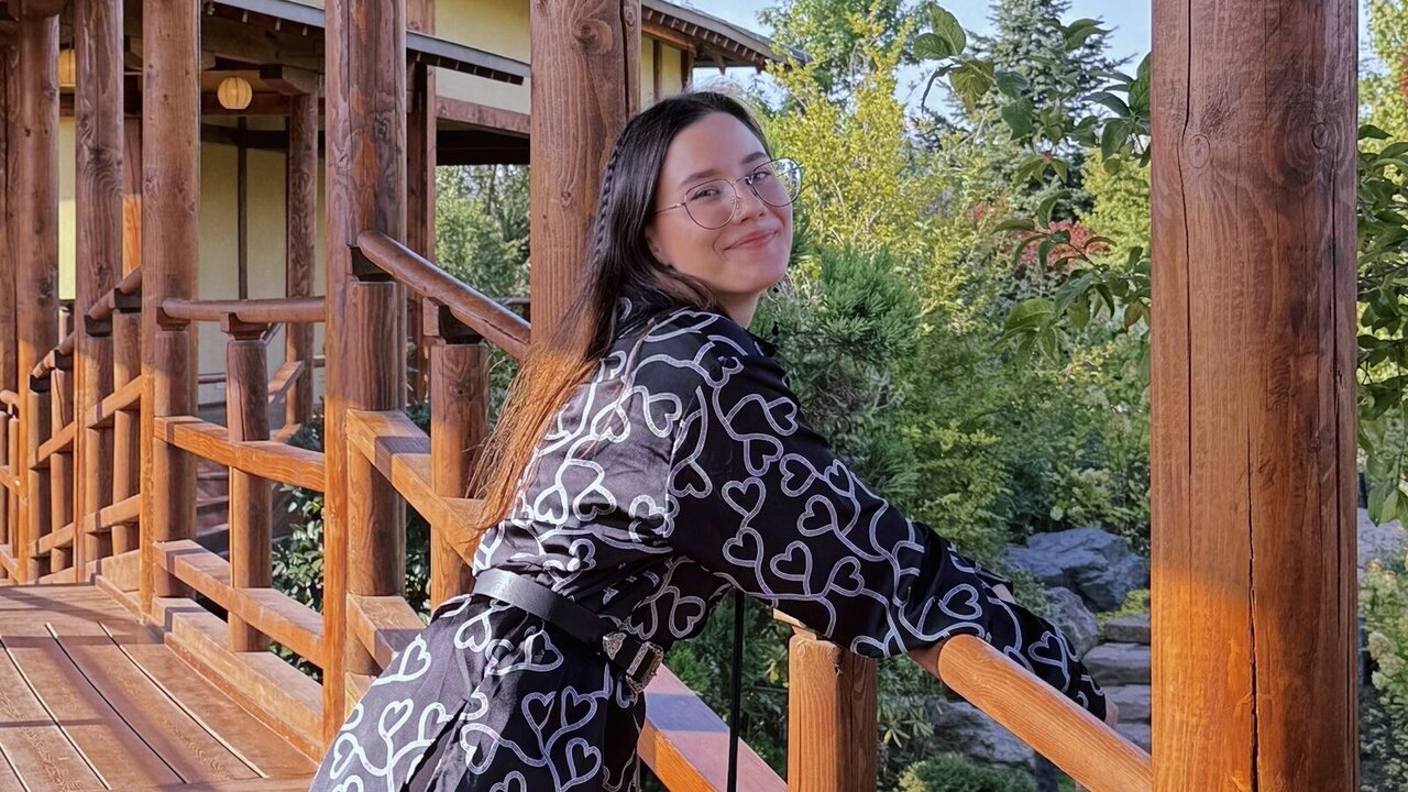 Catch GloriaBarnesa’s Private Cam Show