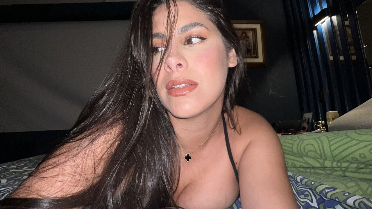 Catch HannaSantoni’s Private Cam Show