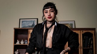 Catch HarrietBlack’s Private Cam Show