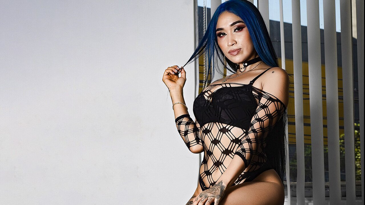 Catch HellenManzur’s Private Cam Show