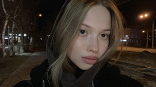 Catch HenriettaGummer’s Private Cam Show