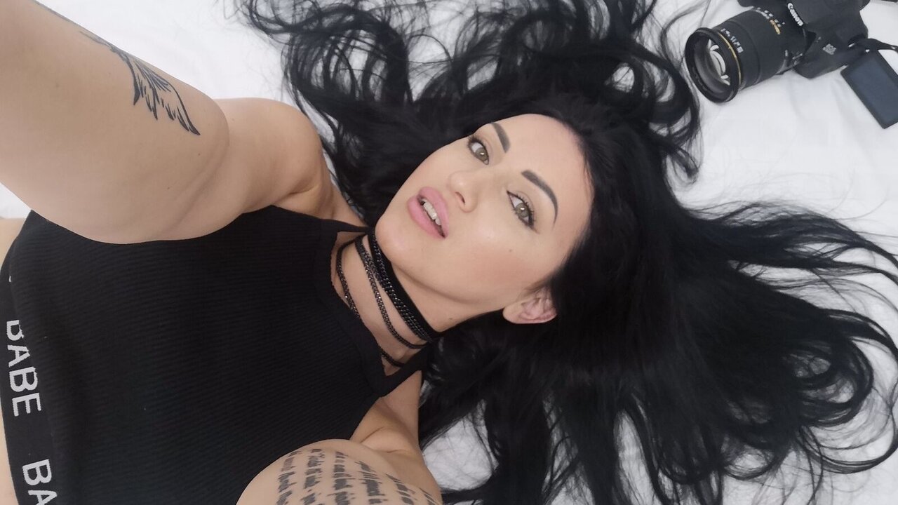 Catch HeraStorm’s Private Cam Show