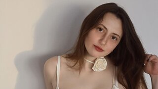 Catch HilaryRoyce’s Private Cam Show