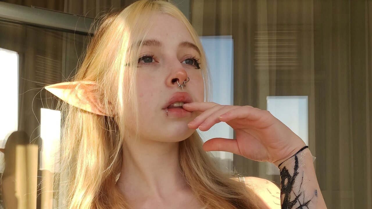 Catch HildDryer’s Private Cam Show
