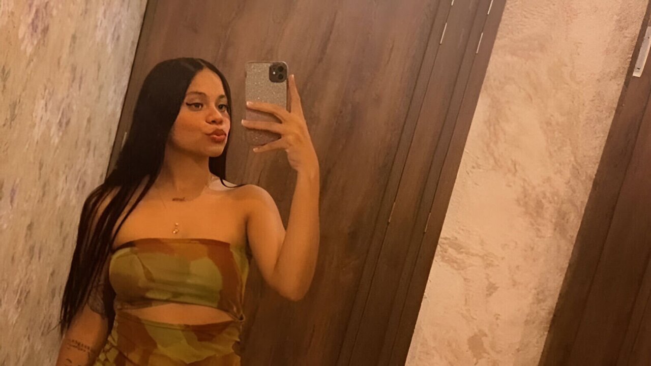 Catch HismaSantana’s Private Cam Show