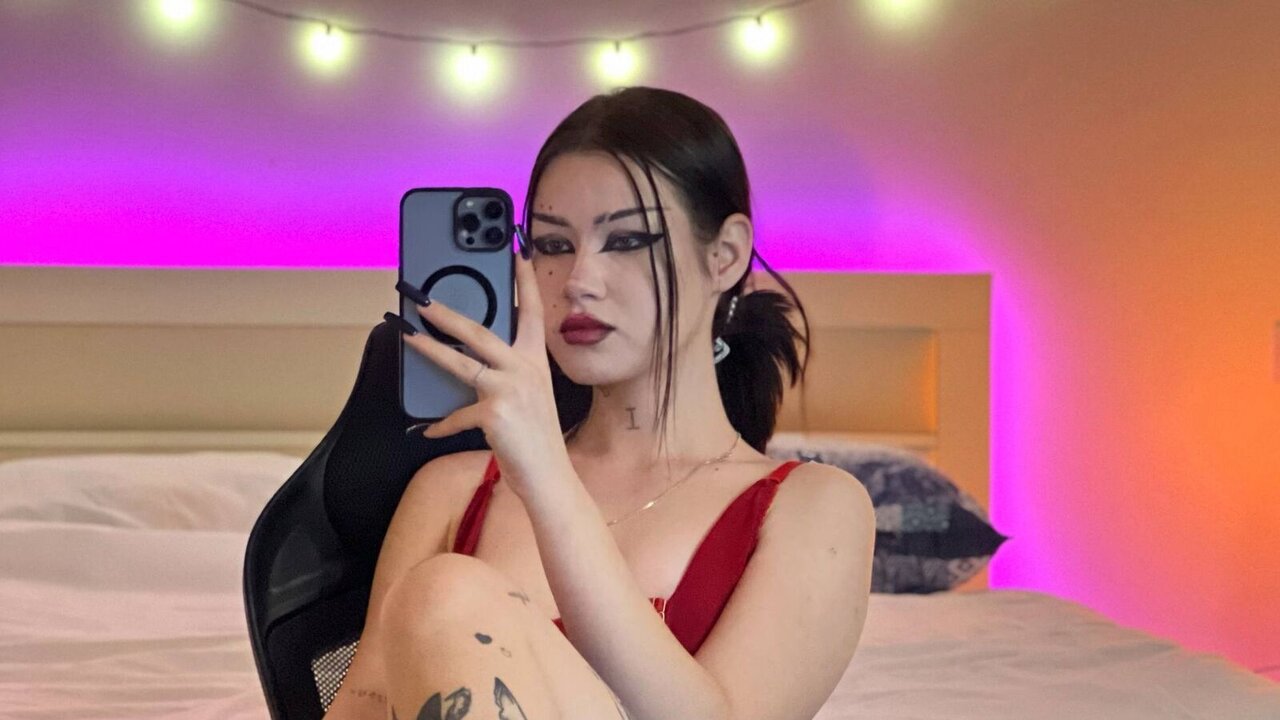 Catch HottMusse’s Private Cam Show