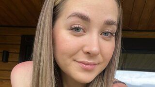 Catch IlonaCabiness’s Private Cam Show