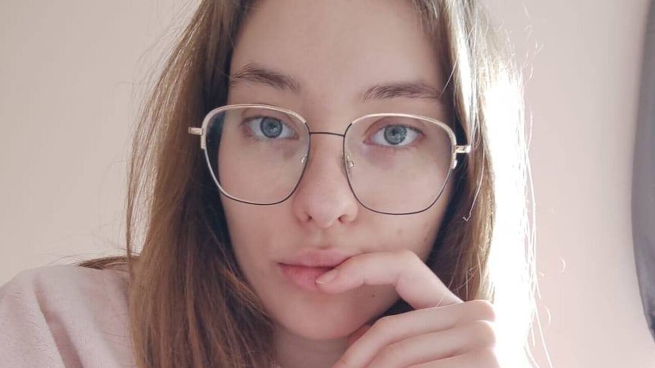 Catch IrenRoss’s Private Cam Show