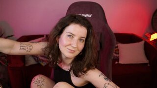 Catch JackieByrt’s Private Cam Show