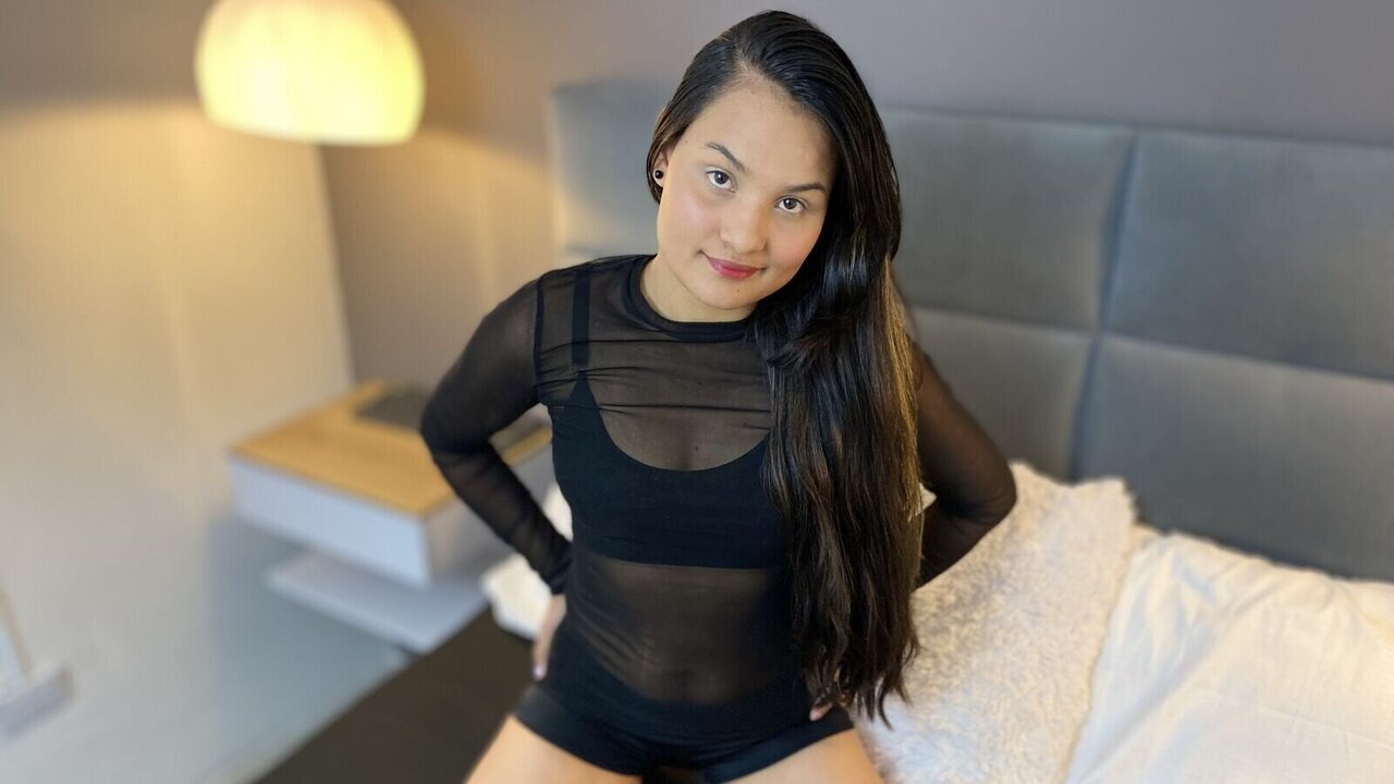 Catch JesiParis’s Private Cam Show