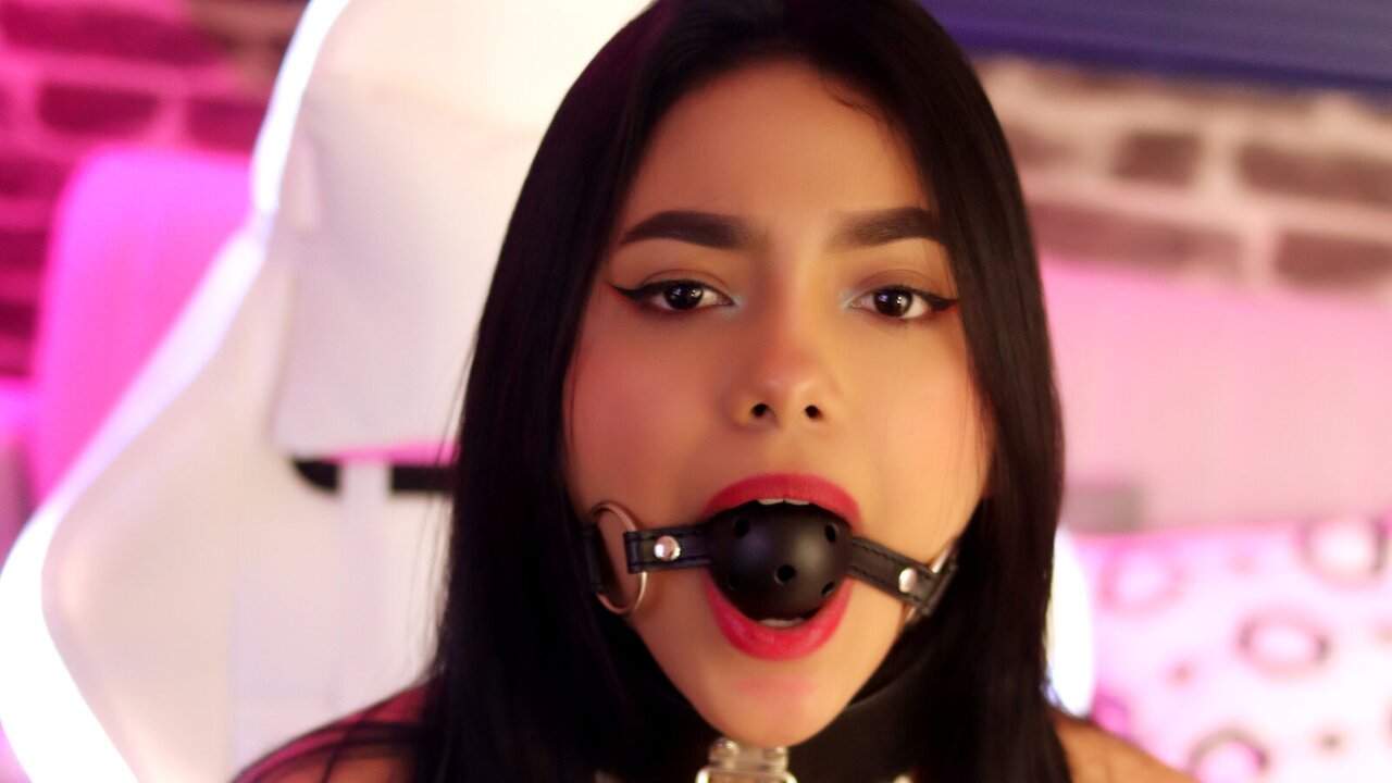 Catch JessHarmonie’s Private Cam Show