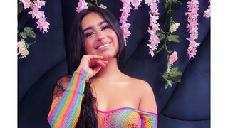 Catch KendraFerrati’s Private Cam Show