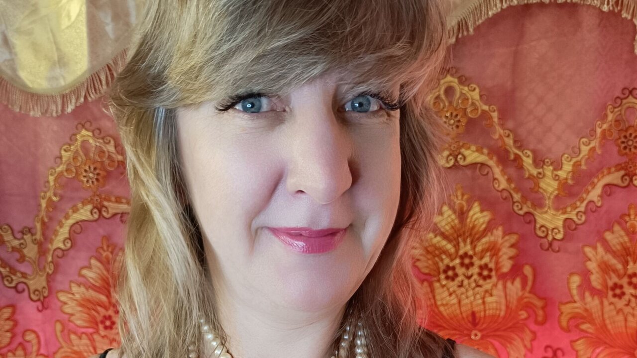 Catch KiraBrando’s Private Cam Show