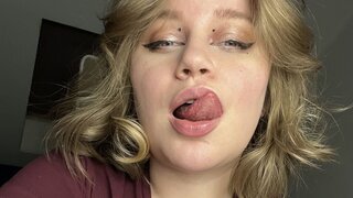 Catch KiraCipro’s Private Cam Show