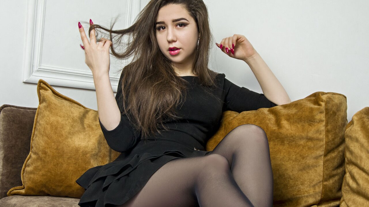 Catch KiraDean’s Private Cam Show