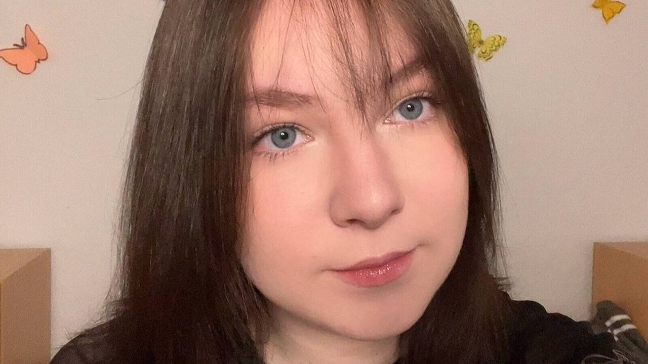 Catch KiraGrande’s Private Cam Show