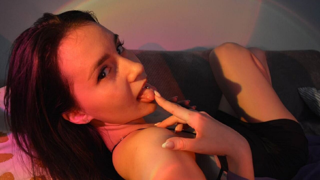 Catch KiraMays’s Private Cam Show