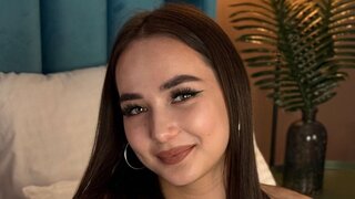 Catch KiraNyl’s Private Cam Show