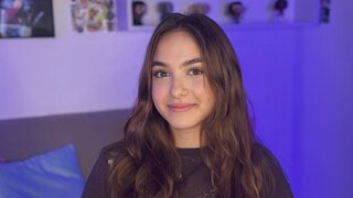 Catch LeenMoore’s Private Cam Show