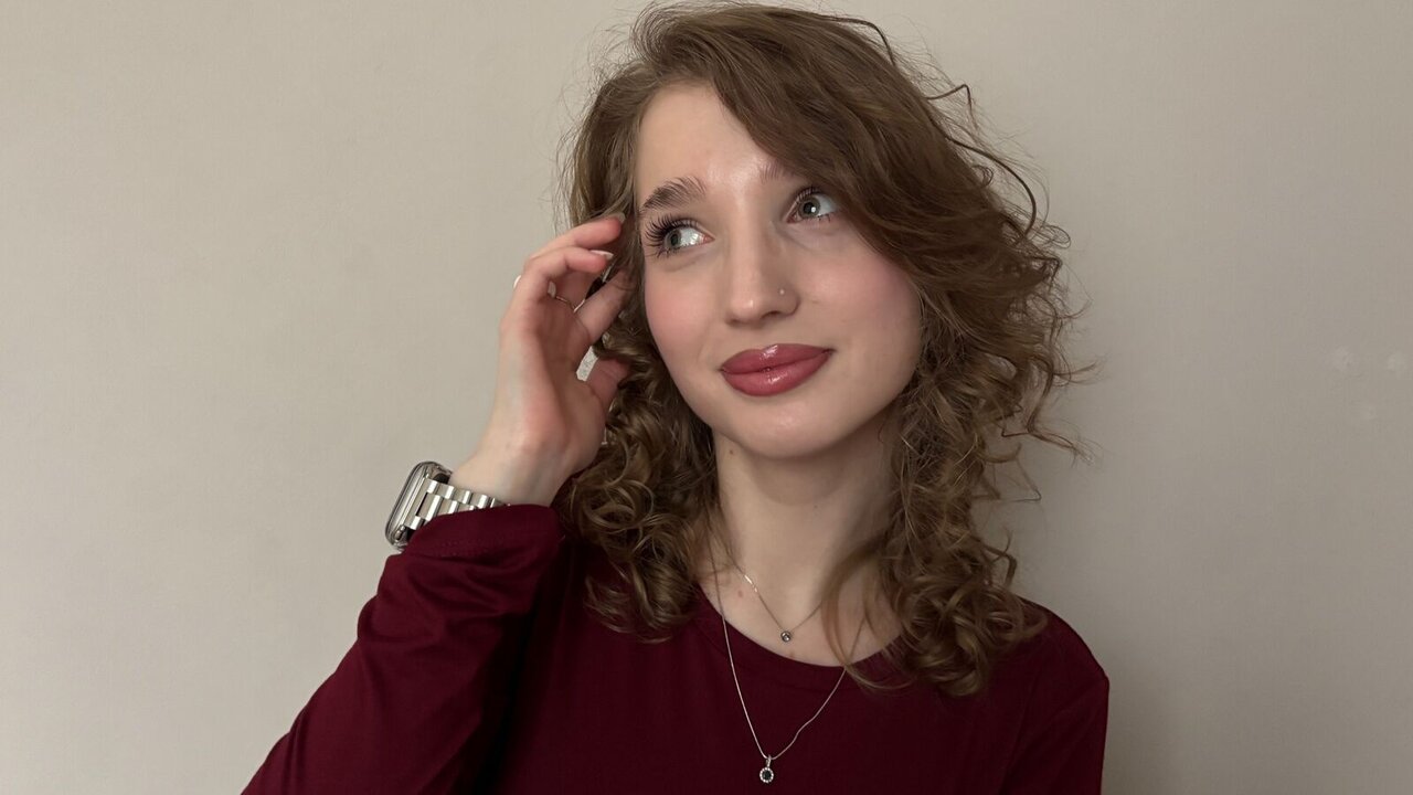 Catch LeighWiden’s Private Cam Show