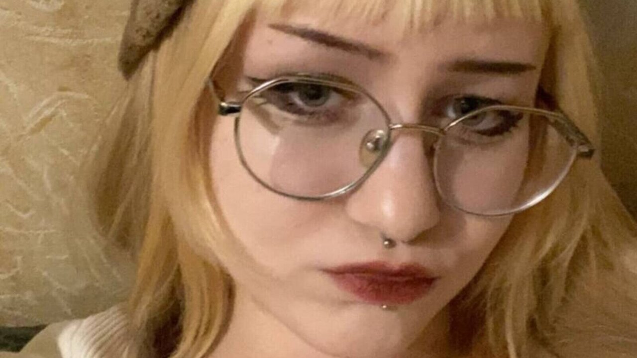 Catch LeilaHoffman’s Private Cam Show