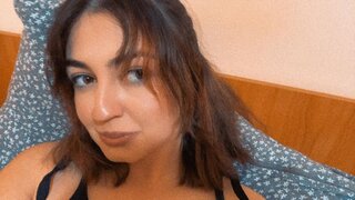 Catch LeilaJonnes’s Private Cam Show