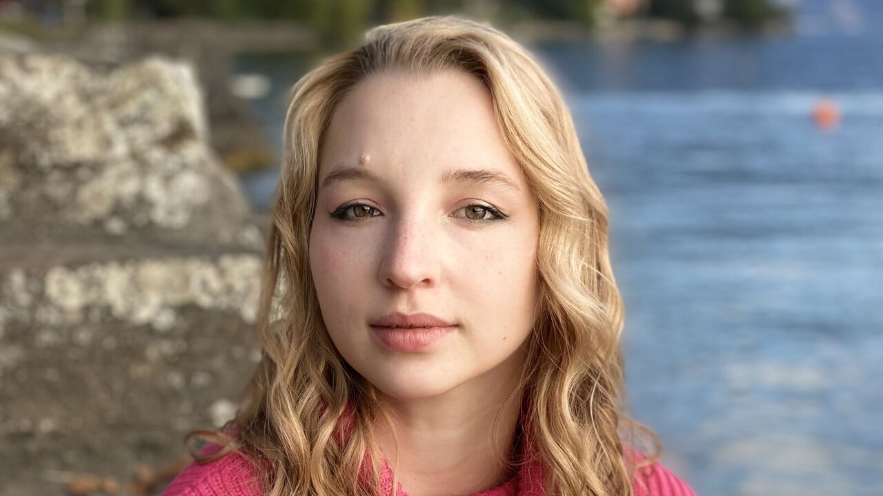 Catch LenaLuscious’s Private Cam Show