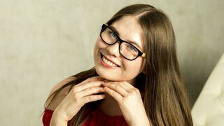 Catch LettyThomson’s Private Cam Show