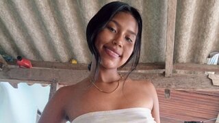 Catch LeyaHamilton’s Private Cam Show