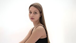 Catch LilianEvitt’s Private Cam Show